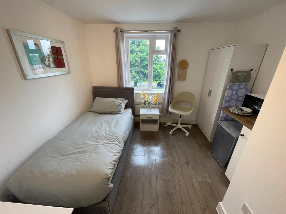 Letzi Premium Cozy Retreat Private En-Suite Rooms, Wembley Londres Exterior foto