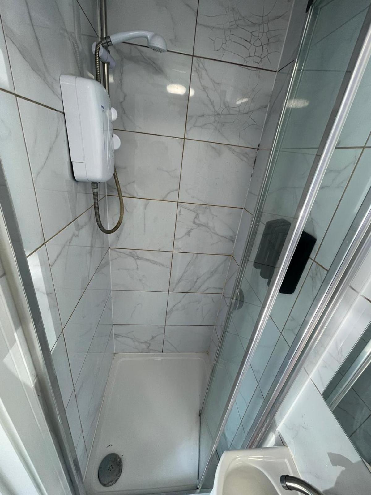 Letzi Premium Cozy Retreat Private En-Suite Rooms, Wembley Londres Exterior foto
