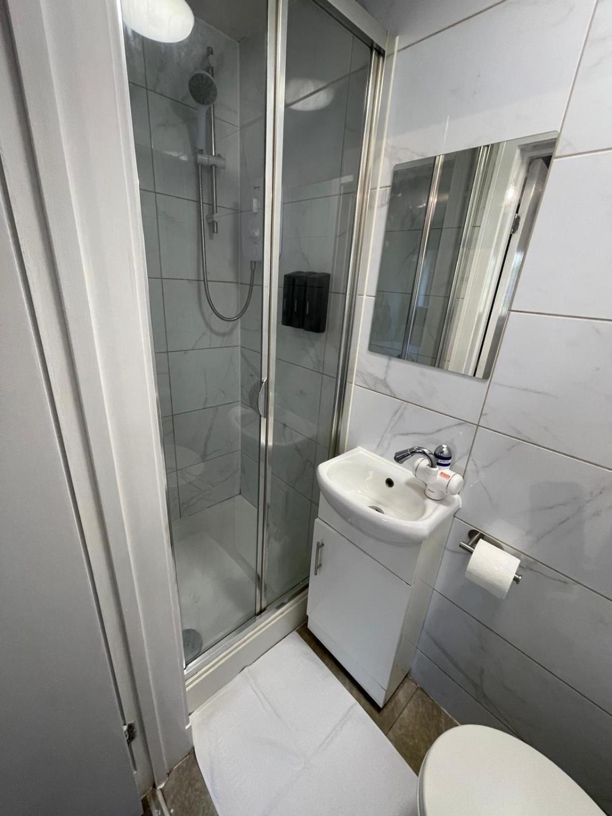 Letzi Premium Cozy Retreat Private En-Suite Rooms, Wembley Londres Exterior foto