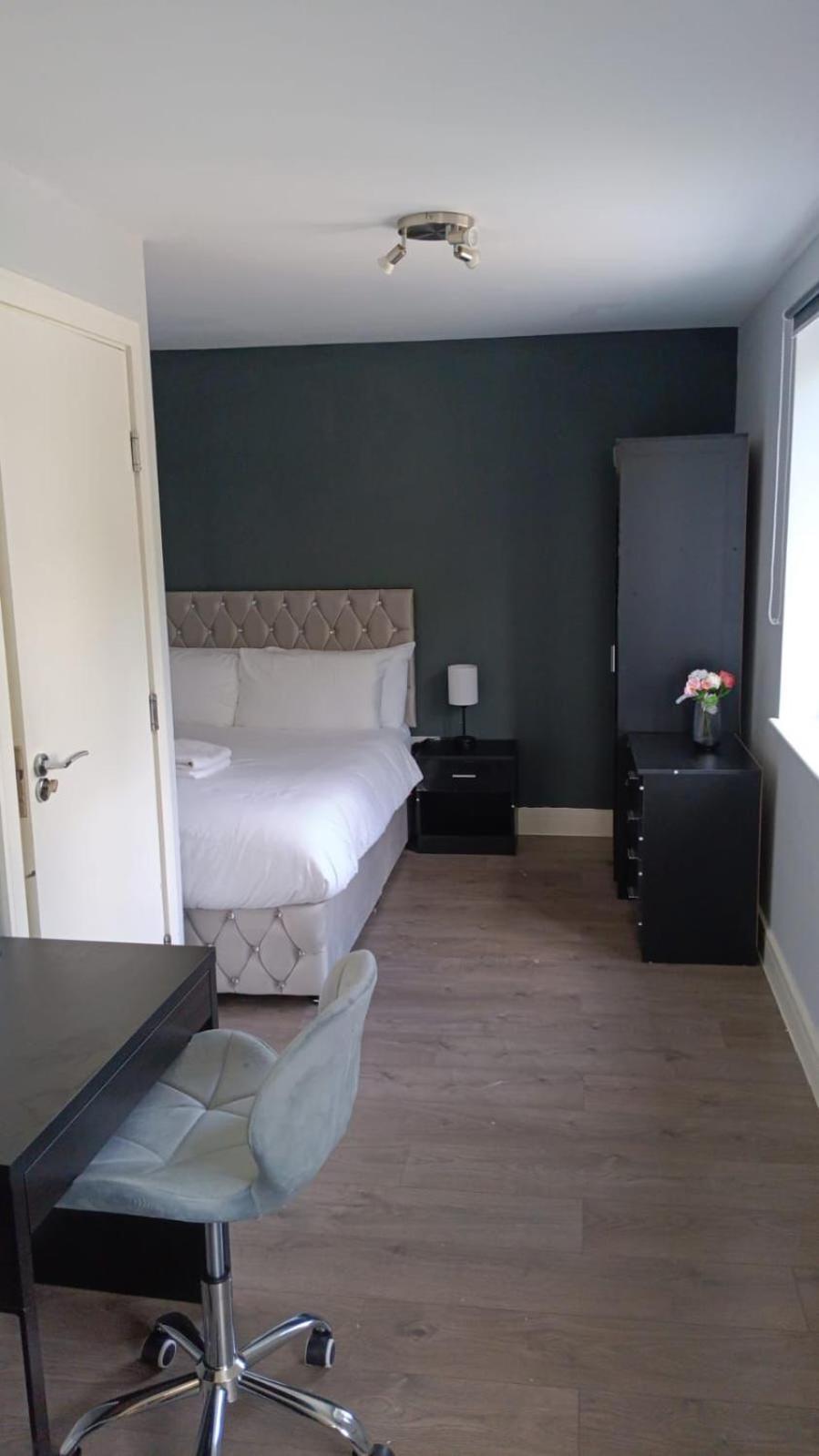 Letzi Premium Cozy Retreat Private En-Suite Rooms, Wembley Londres Exterior foto